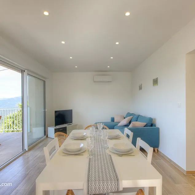 Bright apartment with magnificent view - Image 1