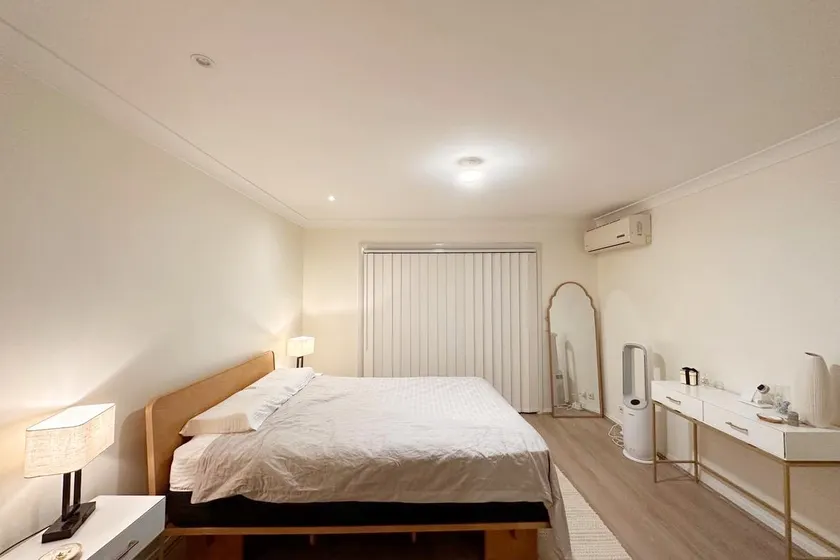 Spacious 3BR family home, walk to shops and bus - Image 1