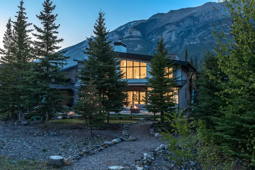 Luxury Mountain Views - 1 King & Private Balcony - Image 1