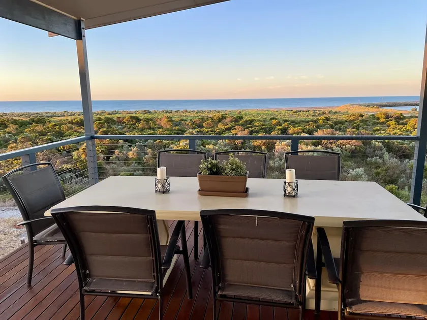 Ocean Blue Holiday Retreat - Image 1
