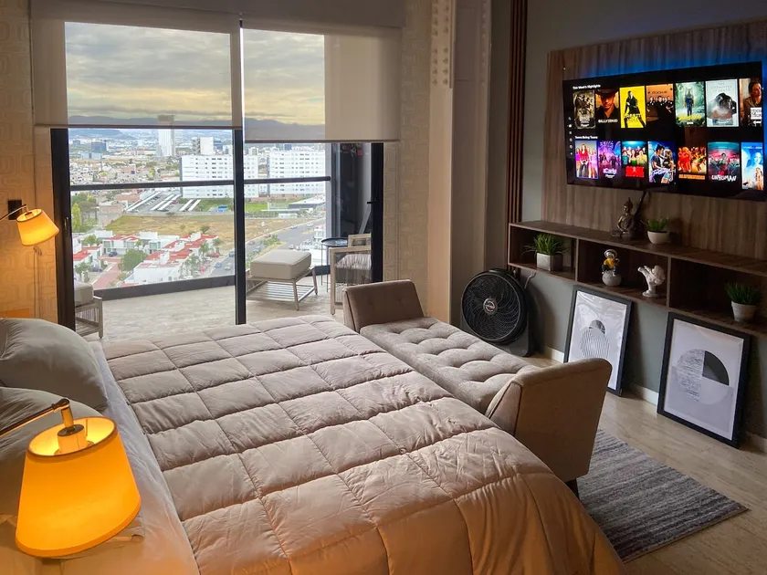 Incredible Apartment at Penthouse level amenities - Image 1
