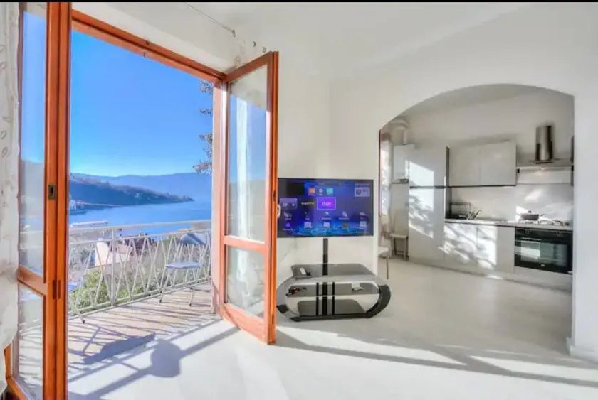Apartment With View Lake Maggiore/Laveno Mombello - Image 1