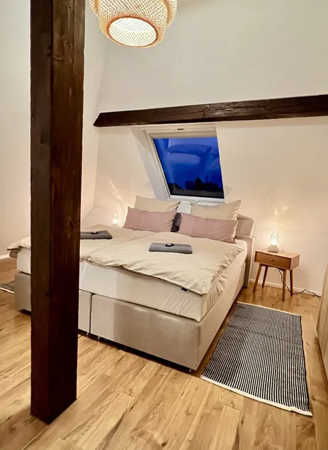 Attic oasis: 3 bedrooms, view & comfort - Image 1