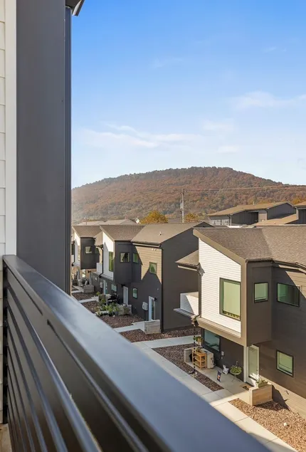Mtn Views! 5 min to Downtown! - Image 1