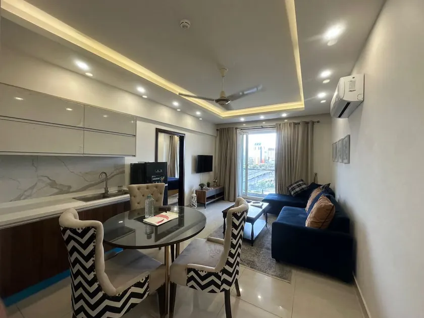 LMY One Bedroom Luxury Apartment - Image 1