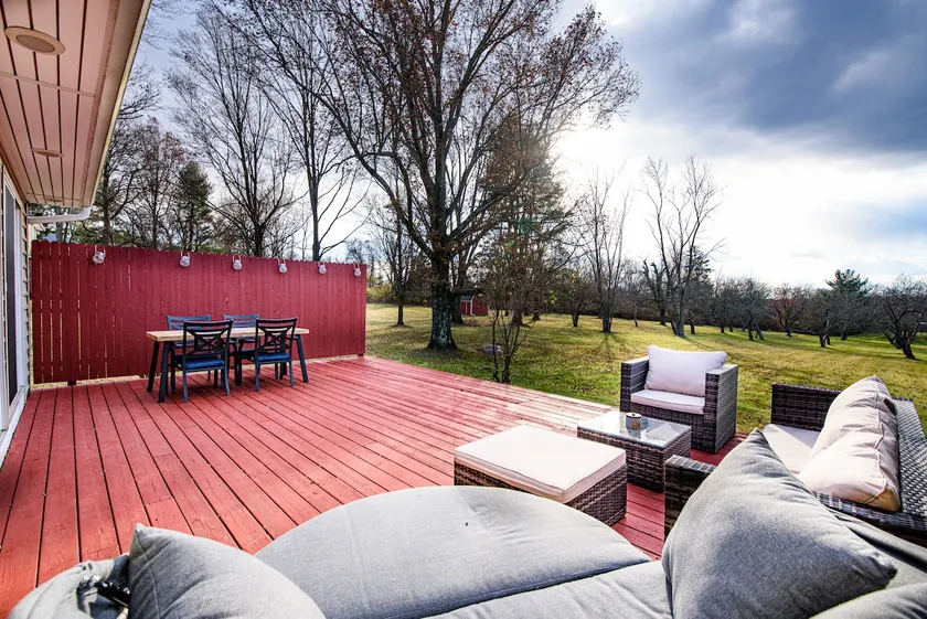 Family & Pet Friendly/Green & Serene private home* - Image 1