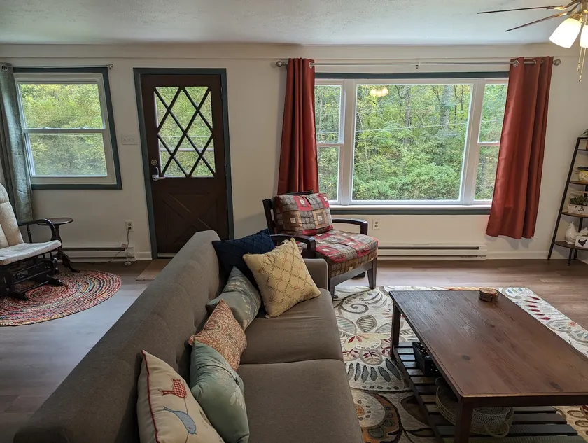 Hill Top Cottage with Chickens! - Image 1
