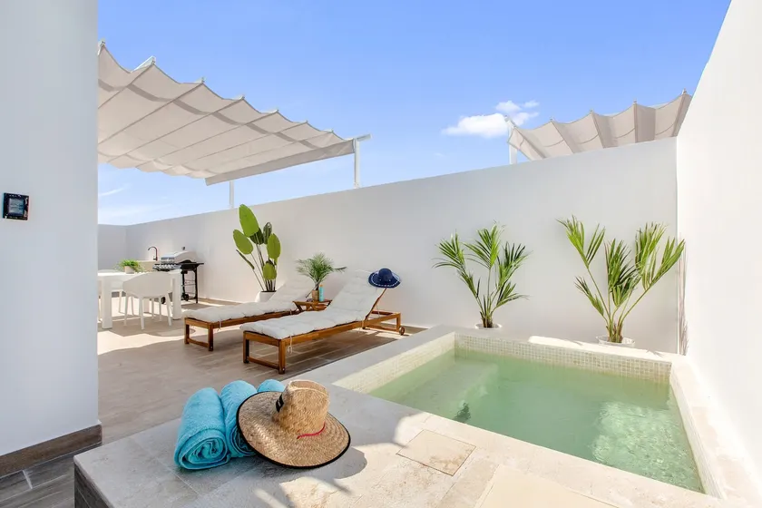Luxurious 2 Story Penthouse Steps from Beach - Image 1