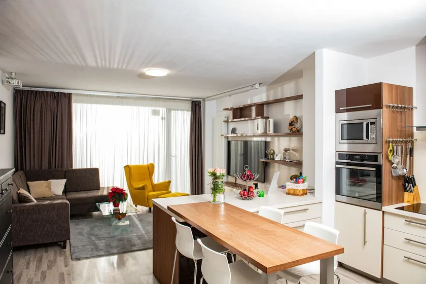 Forest Park Garden Apartment - Image 1