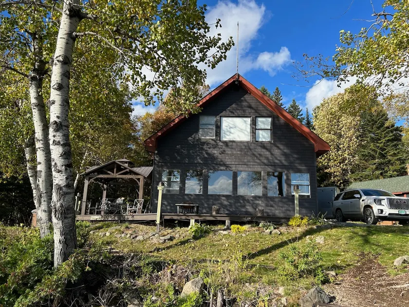 Lake Life Retreat - Image 1