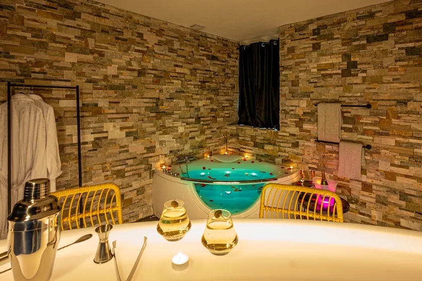 Relax Cocoon - Cinema & Jacuzzi - Les Cocons de Nath - Image 1