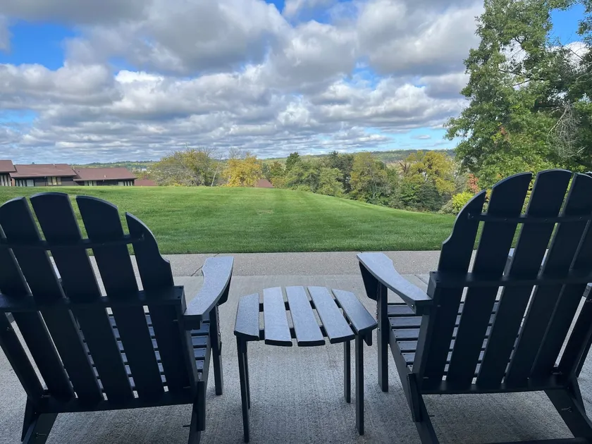 Newly Updated Modern, Spacious, and Cozy Condo- Right on the Lake! - Image 1