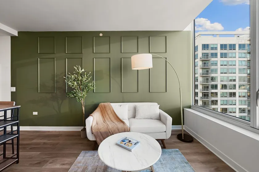 Elevated Luxury: High-Rise Apt Downtown Chicago - Image 1