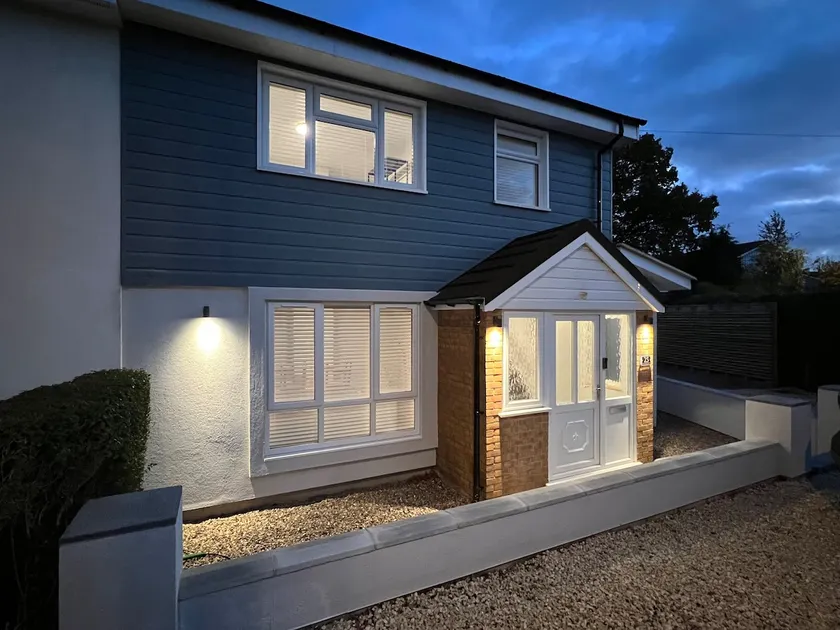 Newly Refurbished 4 bedroom house/Free parking - Image 1
