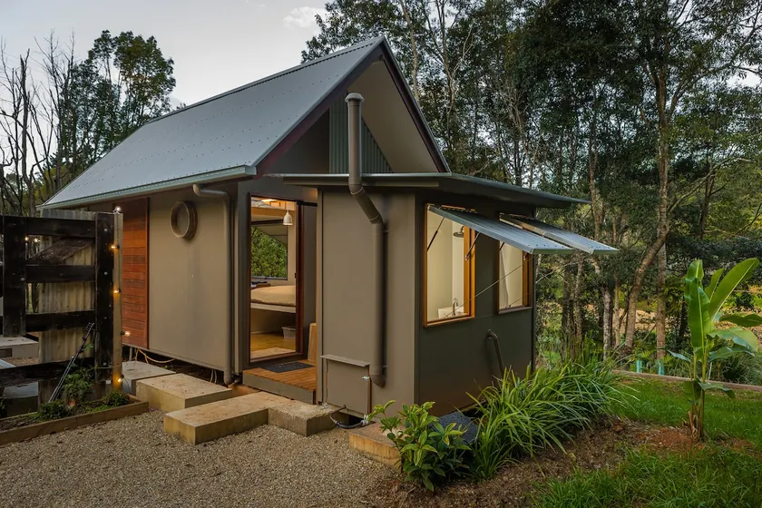 Creek Side Shepherds Hut -Beach, Bush or Railtrail - Image 1