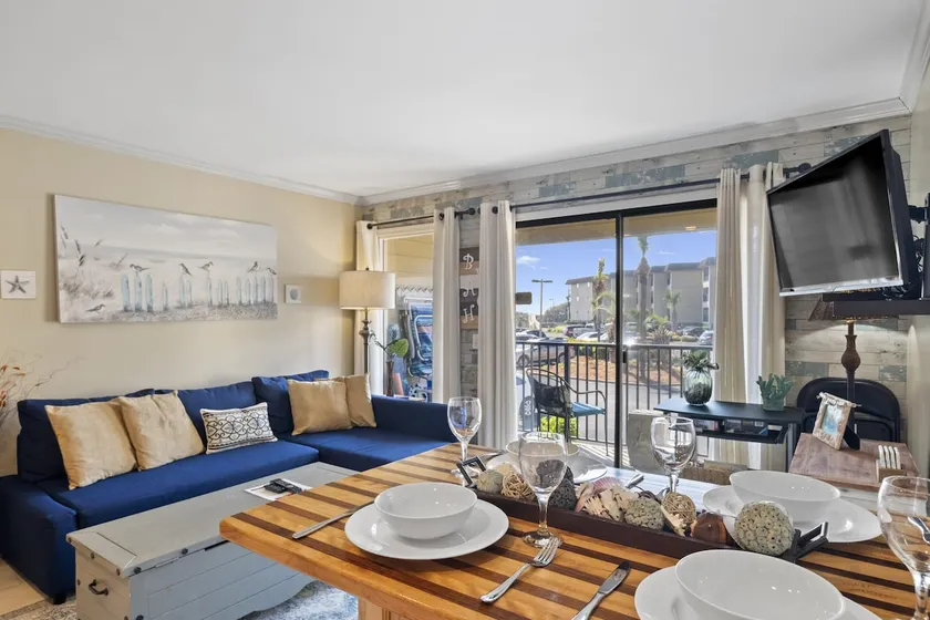 1BR/1BA-HHBT/Direct Beach Access - Image 1