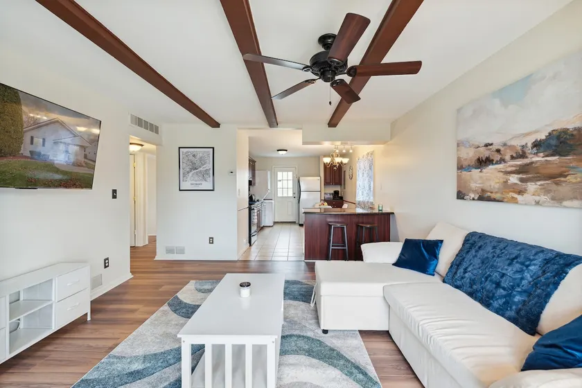 Comfort 10 min from DTW airport - Image 1
