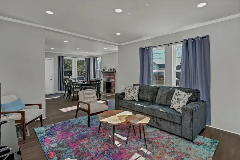 The Benjamin Button House - 3 queen beds - Image 1