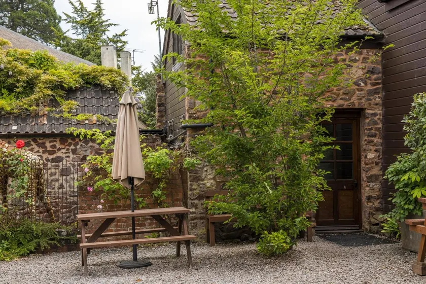 Luccombe at Duddings - sleeps 6, indoor pool etc - Image 1