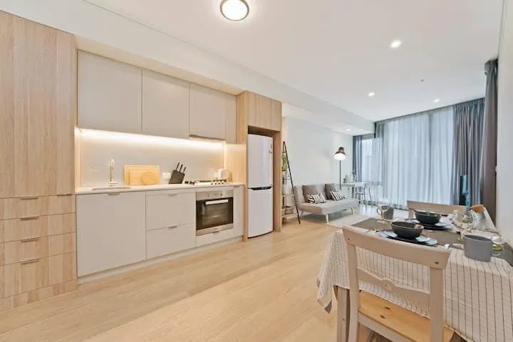 Stylish 1BR Entire CBD Apt 5 Minutes Train Station - Image 1