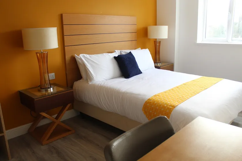 Lovely 3 bed apartment (8)Free parking and Wi-fi - Image 1