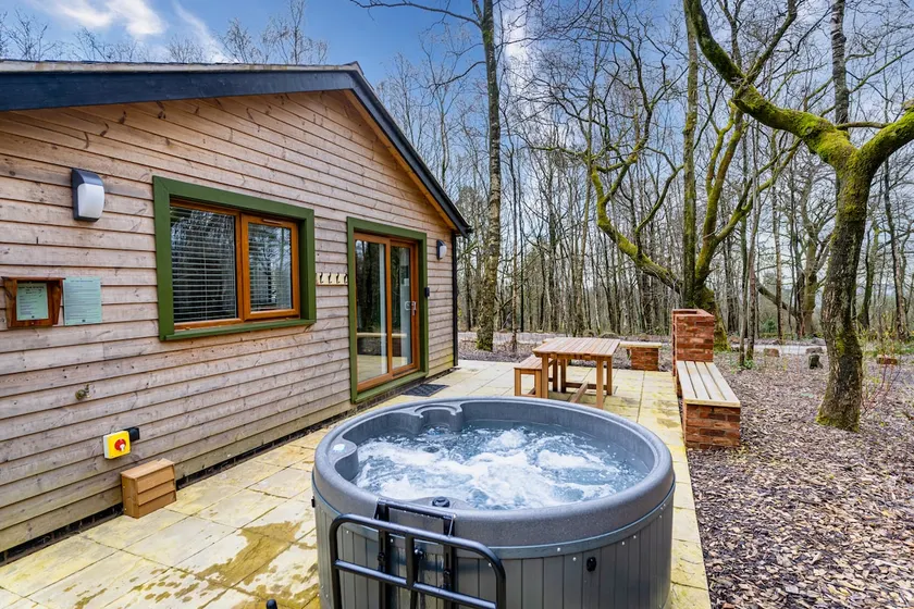 Padley; woodland lodge with hot tub for 2-4 in the Staffordshire Moorlands - Image 1
