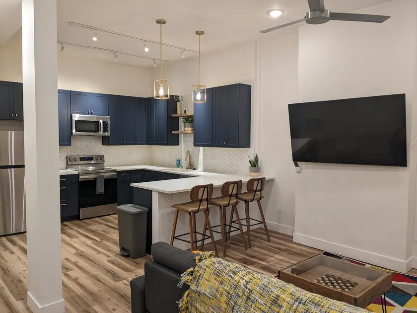 Private 3br Findlay Market Apt 1 - Image 1
