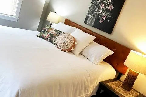 Dubuque Spring Escape: Stroll, Sip & Stay - Image 1