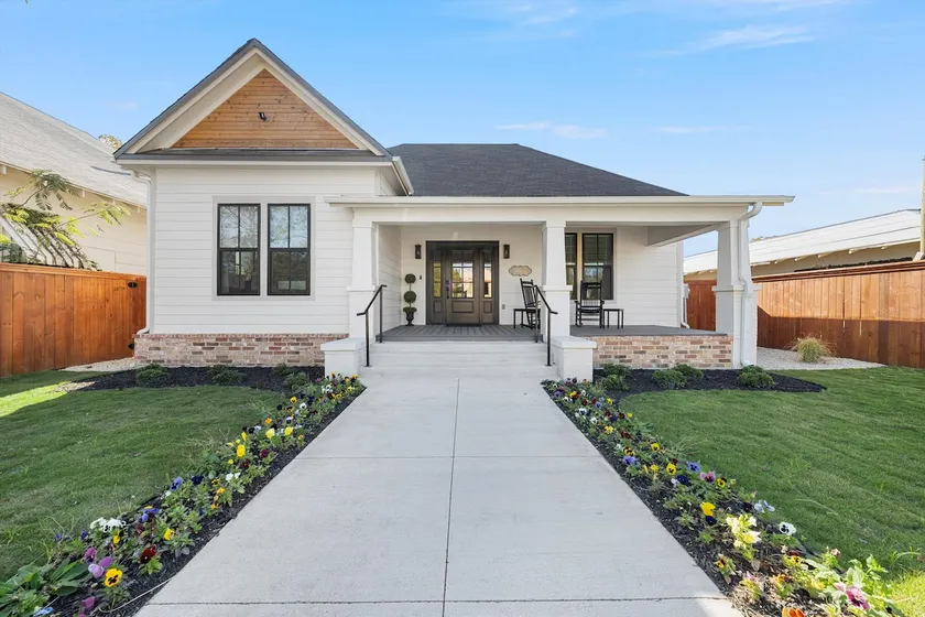 Gloria Manor - 2 blocks to Magnolia & 3 mins to BU - Image 1