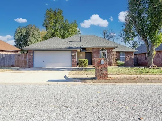 Lovely Central Edmond Home - Image 1