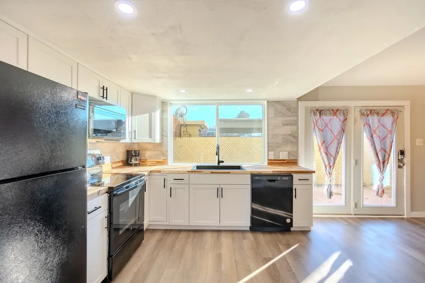 Fresh Remodeled 2 Story Golf Course Retreat - Image 1