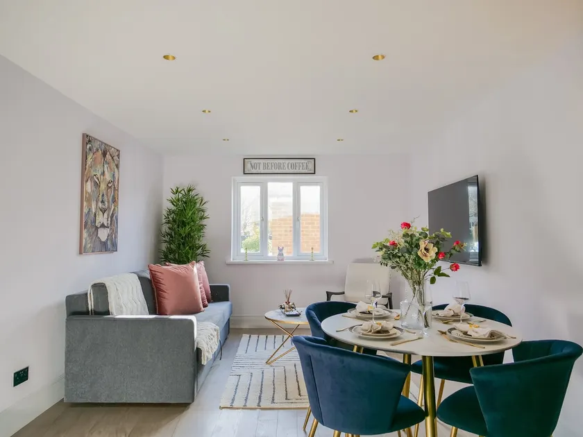 Stylish Retreat for Your Short Getaway - Image 1