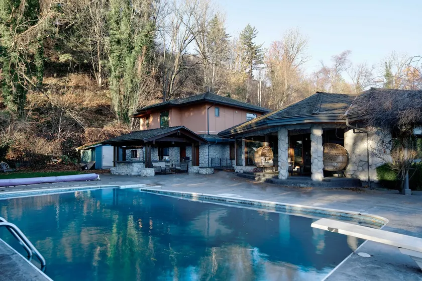 Spacious Retreat: Pool, Hot Tub, Poker, Sleeps 19 - Image 1