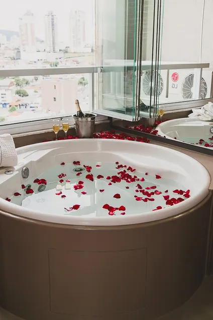 Duplex of Dreams with Jacuzzi and King Size Bed - Image 1