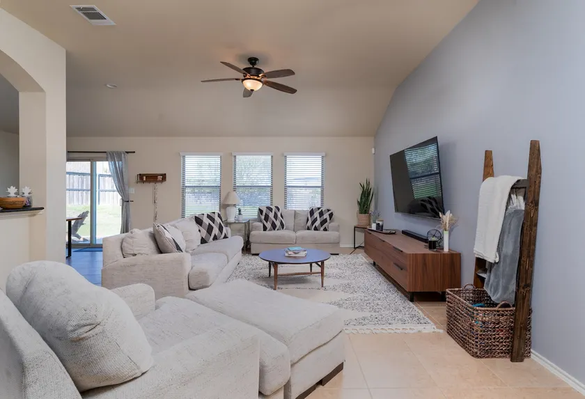 Quaint Charm & Modern Comfort - Image 1