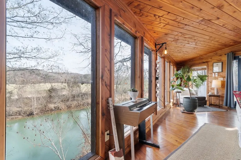 Cozy Cabin Getaway on Buffalo River w/ HUGE Patio - Image 1