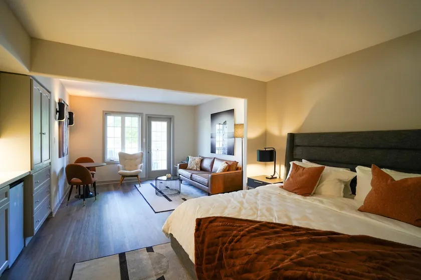 Modern, fully renovated Studio! - Image 1