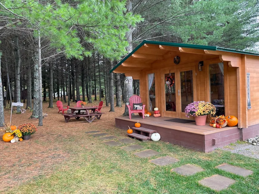 Cozy One Bedroom Glamping Cabin for Two Adults - Image 1
