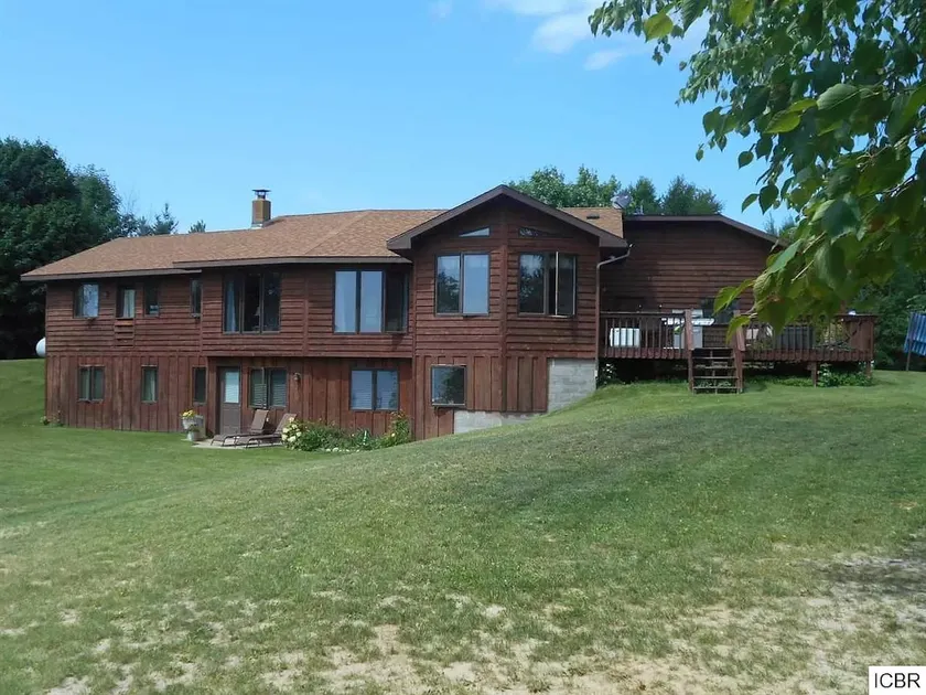 Belle retraite de 4 BDRM sur le lac Loon avec sauna et rivage sablonneux! - Image 1