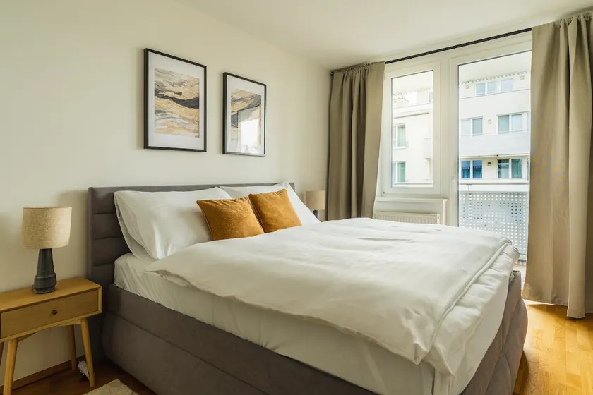 Deluxe 3BDR Apartment w/Terrace & Free Parking - Image 1