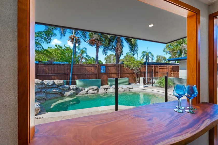 Holloways Beach Haven 4BR - Pool, 300mtrs to beach - Image 1