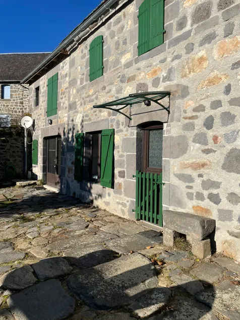 house in a Cantal village - Image 1