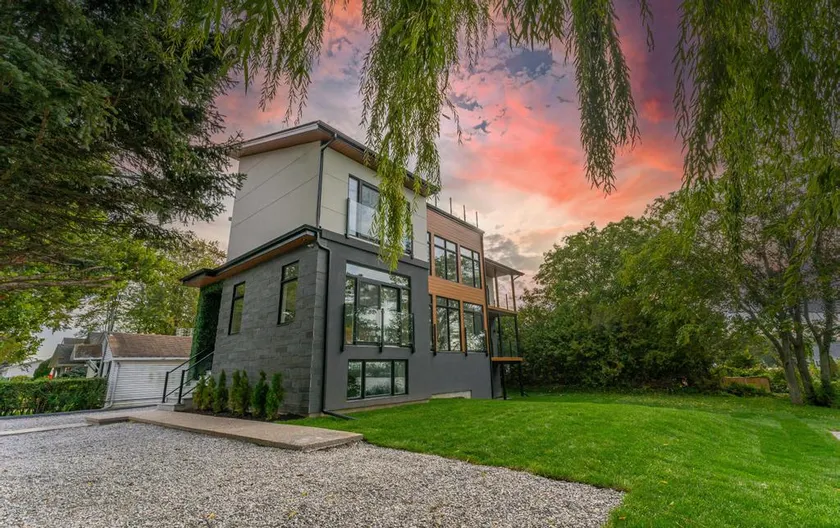 Luxury Lakefront Villa with Sauna sleeps 10ppl - Image 1