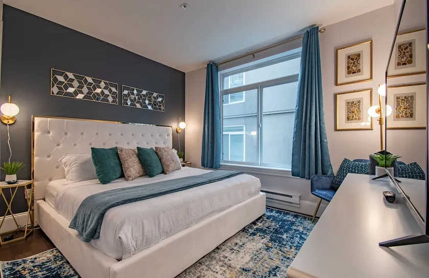 Immaculate Modern 2BR Condo with Pool & Parking! - Image 1