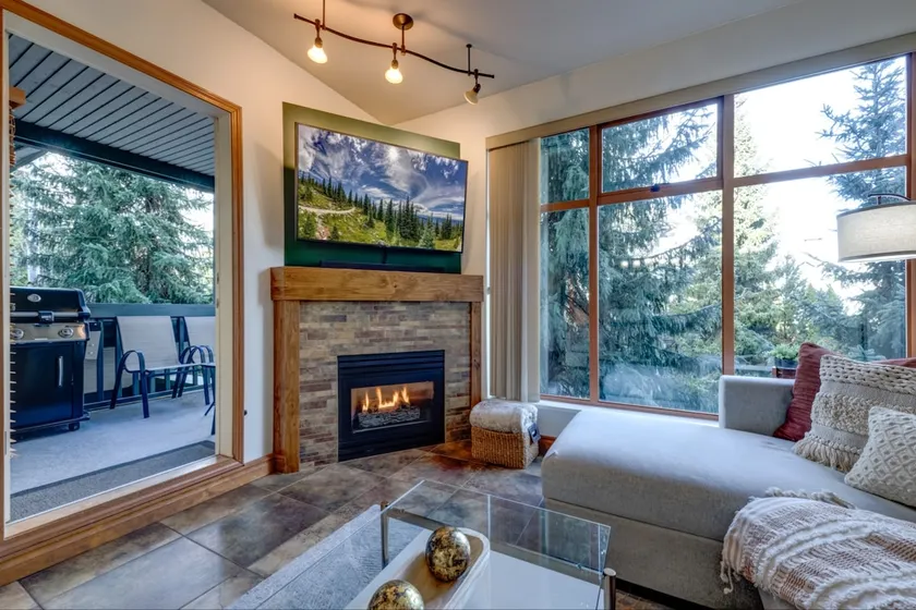 Central 2BR with Prime Amenities - Image 1