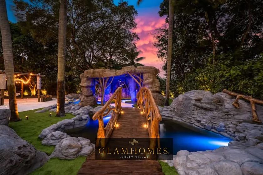 Miami's Exclusive Lagoon Villa - Image 1