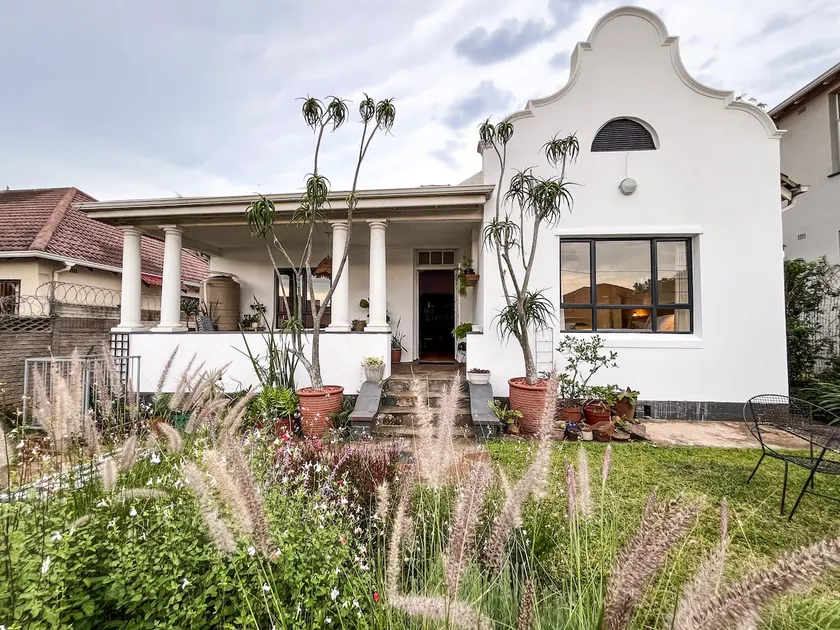 Art Lovers Home in Glenwood - Image 1