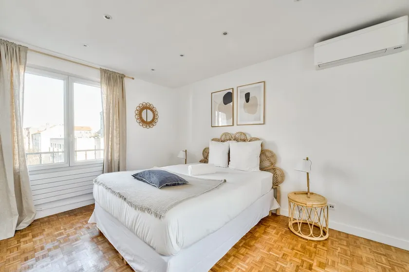 Sunny terrace apartment - Metro L1 1 min away - Image 1