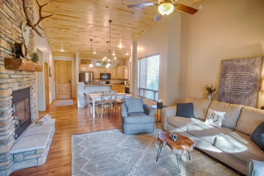 Relax and unwind in the White Mountains! - Image 1