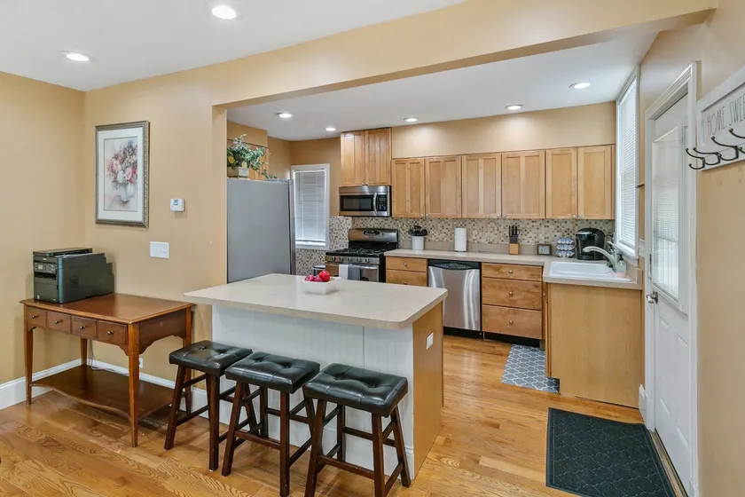 Home w/ porch in DT Libertyville Near Naval Base - Image 1